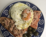 Foto del paso 4 de la receta: Entrepan de atún y huevo frito