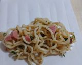 Foto langkah ke 4 dari resep Mi Gulung Pangsit.