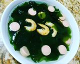 Hình bước làm 3 của món Canh rong biển tôm khô, xúc xích 😋😋