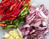 Foto langkah ke 1 dari resep Terong Tumis Cabe Iris.