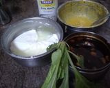 A picture of step 2 of Palak Patta Chaat.