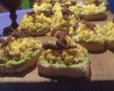 Foto del paso 3 de la receta: Brusquetas de palta y huevo!!!🥑🥑