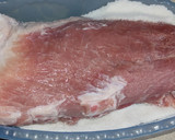 Foto del paso 3 de la receta: Lomo curado con tomillo y romero