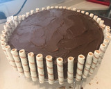 Foto del paso 7 de la receta: Torta cumpleaños súper fácil de chocolate, frutillas y chantillí