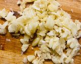 Hình bước làm 4 của món Vào bếp cùng con: Onion jam hay mứt hành tây mặn ngọt với dấm dâu tằm