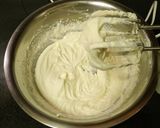 A picture of step 9 of No - bake melon cheese cake.