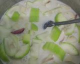 Gambar langkah 3 resipi Labu Air Masak Lemak Putih bersama Udang.