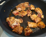 Foto del paso 2 de la receta: Patatas guisadas con costillas y setas en la Magefesa
