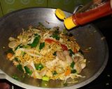 Foto langkah ke 5 dari resep Mie Goreng Istimewa.