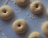 Gambar langkah 5 resipi Donat Kampung Gebu Gebas 🥯✨.