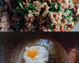 รูปขั้นตอนการทำที่ 6 ของ ข้าวผัดกะเพราไข่ดาววัดใจ (กินข้าวผัดกะเพราในขัน)