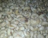 Foto langkah ke 2 dari resep 152. Kacang Mede goreng.