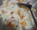 Foto langkah ke 3 dari resep Tumis kol wortel.