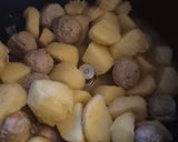 Une image de l'étape 3 de Boulettes de porc et pommes de terre en sauce au Cookeo infinity.