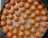 A picture of step 5 of Besan ladoo.
