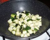 Cukkinis citromos kapribogyós spagetti recept fázis 3 fotója