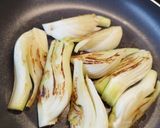 Foto del passaggio 2 della ricetta Finocchi abbrustoliti con fagioli aromatizzati🥦🍋🥫