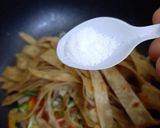 A picture of step 3 of Leftover chapati noodles in 10 minutes.