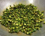 A picture of step 5 of Bhindi sabzi.