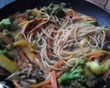 Foto del paso 3 de la receta: Espaguetis🍝 con vegetales🥦🥒🌰🥕🍯