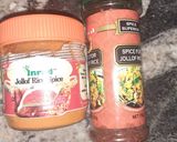 Jollof and fried rice,with pepper chicken and saladmatakin girki1 hoto