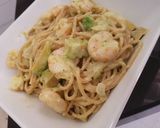A picture of step 8 of Spaghetti with creamy avocado and prawns.