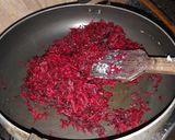 A picture of step 4 of Beetroot Sapota (Chikoo) Halwa.