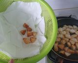 Hình bước làm 1 của món Khoai tây rim(감자조림)