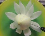 Hình bước làm 7 của món Hoa sen từ củ hành tây