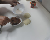 A picture of step 3 of Leopard print Bread.