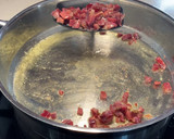 Foto del paso 1 de la receta: Arroz meloso con jamón ibérico, Idiazábal y alcachofa