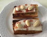 Foto del paso 2 de la receta: Tosta de queso murciano al vino con aceite de trufa y vinagre de frutas del bosque