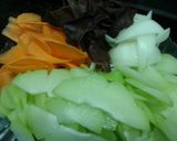 Hình bước làm 2 của món Thịt bò xào su su cà rốt