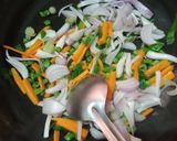 A picture of step 4 of Veg hakka Noodles.