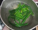 Foto langkah ke 3 dari resep Tumis Daging Cabe Hijau.
