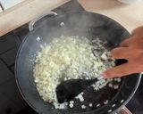 Foto del paso 1 de la receta: Arroz relleno de salchichas