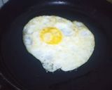 Foto langkah ke 4 dari resep Telur ceplok bawang goreng.