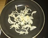 Omlet „pizza” z oscypkiem i suszonymi pomidorami krok przepisu 2 zdjęcie