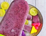 A picture of step 4 of Blueberry Banana Smoothie ice popsicles 💜💜.