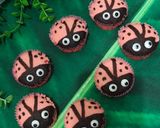 Foto langkah ke 11 dari resep Ladybugs CupCake.