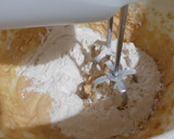 Foto del paso 3 de la receta: Budín inglés Económico (con corazón de Dulce de leche y chispas)