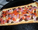 Foto del paso 9 de la receta: Coca Mediterranea de sardinas en lata