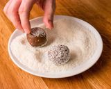 Kókuszgolyó recept fázis 4 fotója