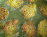 Foto del paso 7 de la receta: Tortitas de pollo en salsa verde