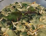Hình bước làm 2 của món Cơm nhà: cá bạc má rán, canh cải thảo, chuối xéo