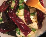 A picture of step 2 of Short rib birria tacos/or ramen.