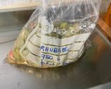 Une image de l'étape 1 de Gâteau à la rhubarbe et sucre de prunes.