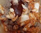 Foto langkah ke 1 dari resep Kimchi Guk (sup kimchi).