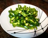 Foto del paso 1 de la receta: Merlucitas sobre cama de verduras al horno
