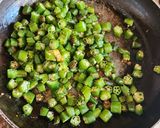 A picture of step 3 of Masala Okra.